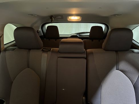 Used 2023 Toyota Highlander LE AWD/4WD image 18