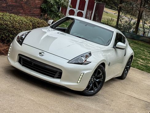 Used 2020 Nissan 370Z Coupe image 7