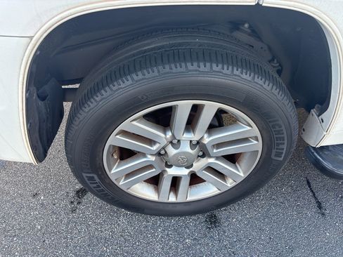 Used 2013 Toyota 4Runner SR5 w/ Convenience Pkg image 5