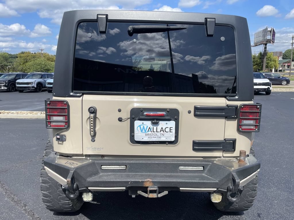 Used 2016 Jeep Wrangler Unlimited Sahara w/ Connectivity Group AWD/4WD image 5