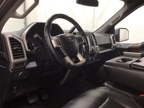 Used 2019 Ford F150 Lariat image 12