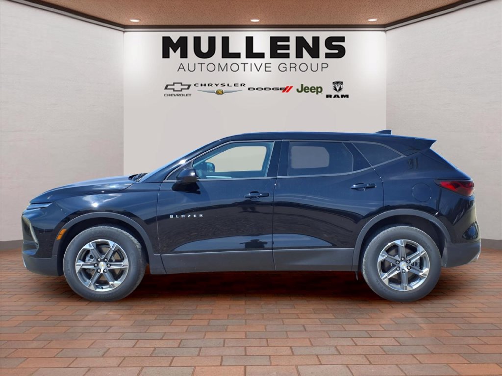 Used 2025 Chevrolet Blazer LT FWD image 8