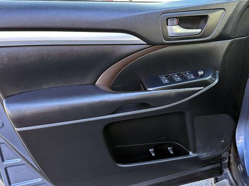 Used 2018 Toyota Highlander XLE image 16