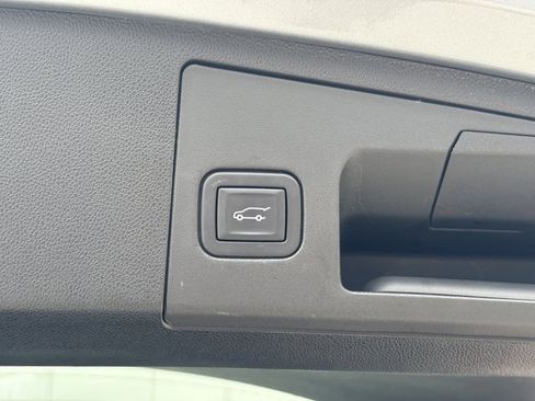 Certified 2023 Cadillac XT4 Premium Luxury image 10