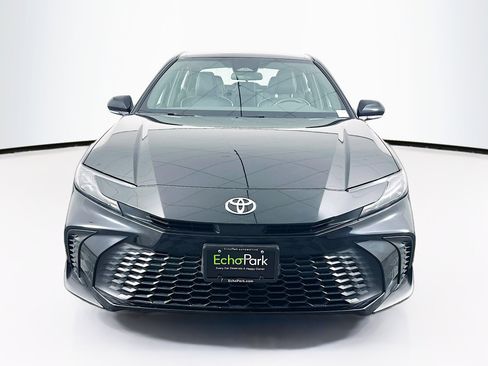 Used 2025 Toyota Camry SE image 2