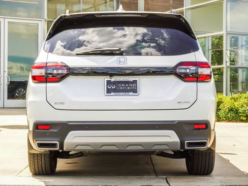 Used 2025 Honda Pilot Elite image 11