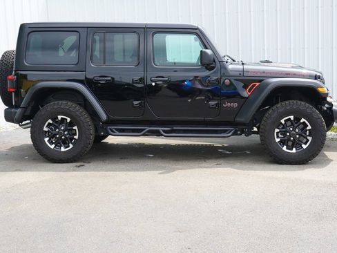 Used 2024 Jeep Wrangler Unlimited Rubicon w/ Technology Group AWD/4WD image 2