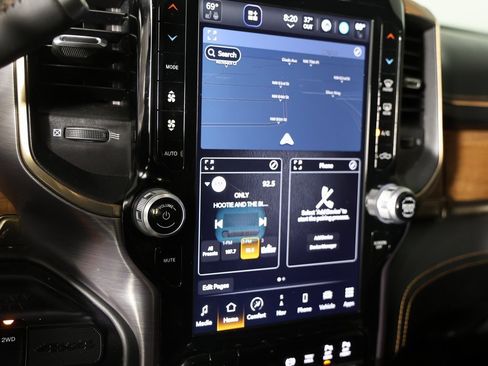 Used 2024 RAM 3500 Limited w/ Towing Technology Group image 8