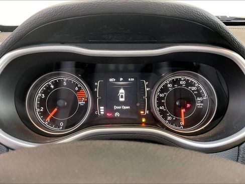 Used 2016 Jeep Cherokee Latitude w/ Comfort/Convenience Group FWD image 13