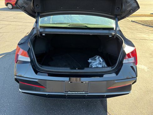 Certified 2025 Hyundai Elantra Limited image 23