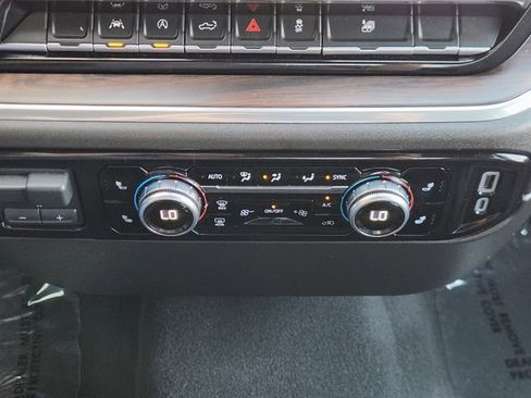 Used 2025 GMC Sierra 1500 SLT image 16