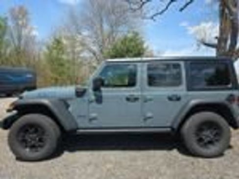 Used 2024 Jeep Wrangler Willys image 3