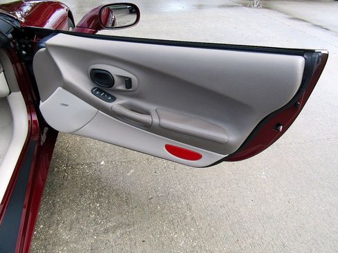 Used 2003 Chevrolet Corvette Convertible w/ Preferred Equipment Group1 RWD image 14