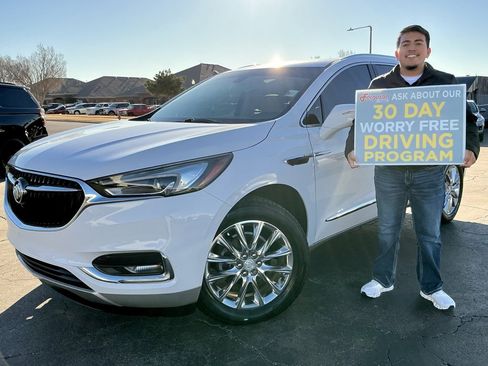 Used 2020 Buick Enclave Essence image 1