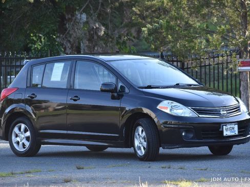 Used 2011 Nissan Versa Hatchback w/ Navigation/Satellite Pkg FWD image 4