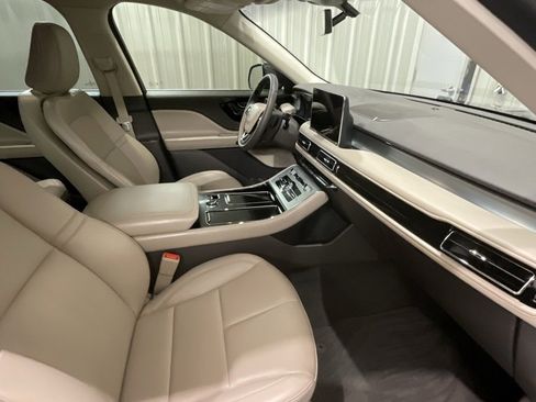 Used 2023 Lincoln Aviator 2WD w/ Premium Package image 16