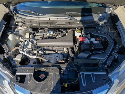 Used 2020 Nissan Rogue SV image 53