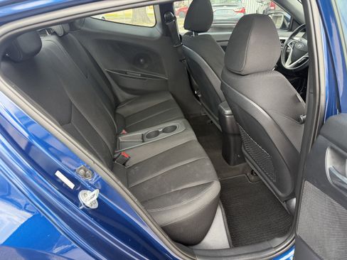 Used 2017 Hyundai Veloster Value Edition image 17