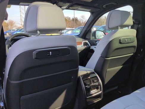 Used 2026 BMW X5 xDrive40i w/ M Sport Package image 19