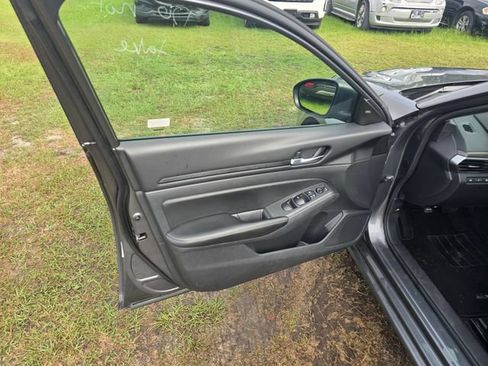 Used 2024 Nissan Altima 2.5 SV FWD image 15