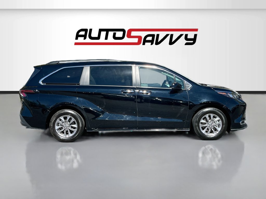 Used 2026 Toyota Sienna XLE FWD image 8