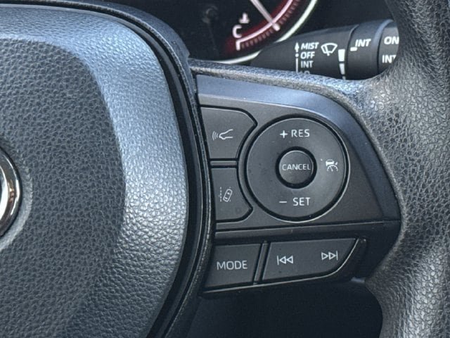 Used 2025 Toyota RAV4 XLE FWD image 15