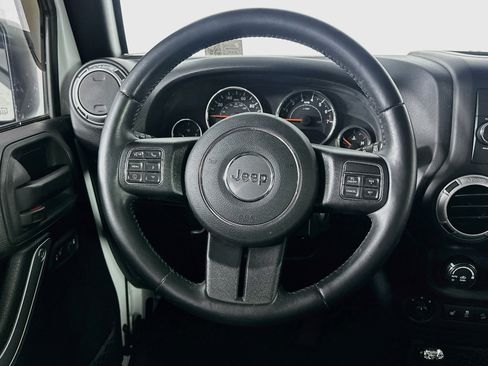 Used 2015 Jeep Wrangler Unlimited Sahara w/ Connectivity Group AWD/4WD image 17
