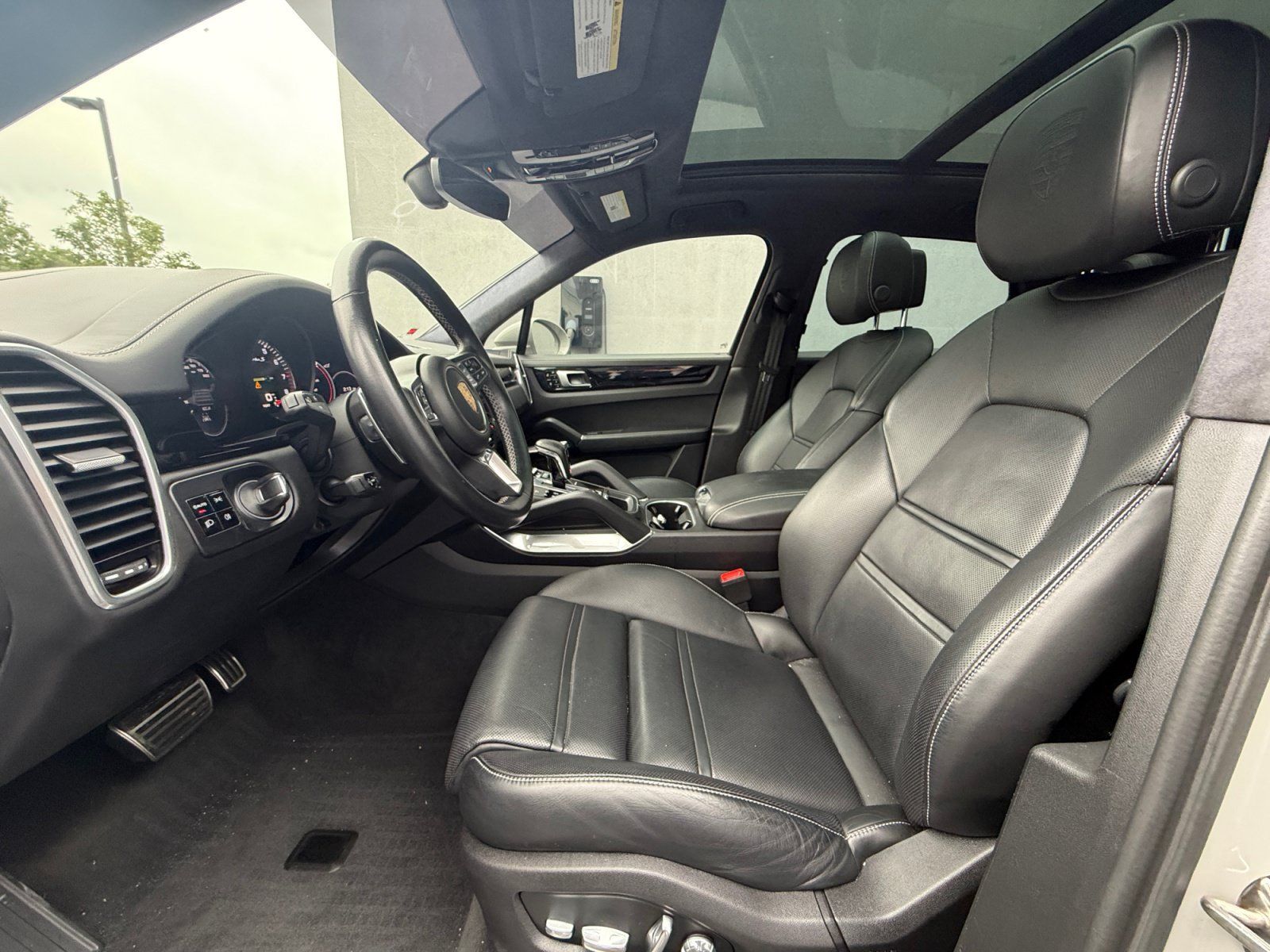 Certified 2020 Porsche Cayenne Turbo S AWD/4WD image 5