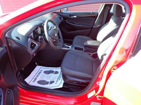 Used 2017 Chevrolet Cruze LT w/ Convenience Package FWD image 7