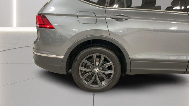 Used 2024 Volkswagen Tiguan SE w/ Panoramic Sunroof Package AWD/4WD image 25