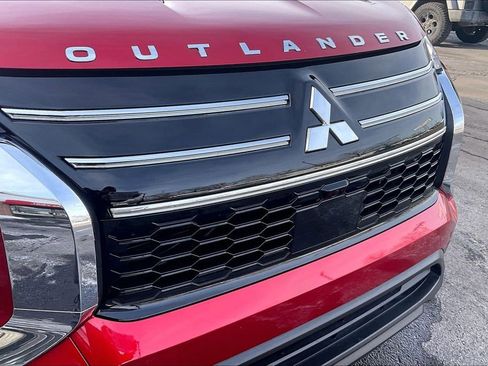 Used 2025 Mitsubishi Outlander ES image 29