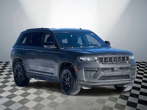 New 2026 Jeep Grand Cherokee Altitude image 4