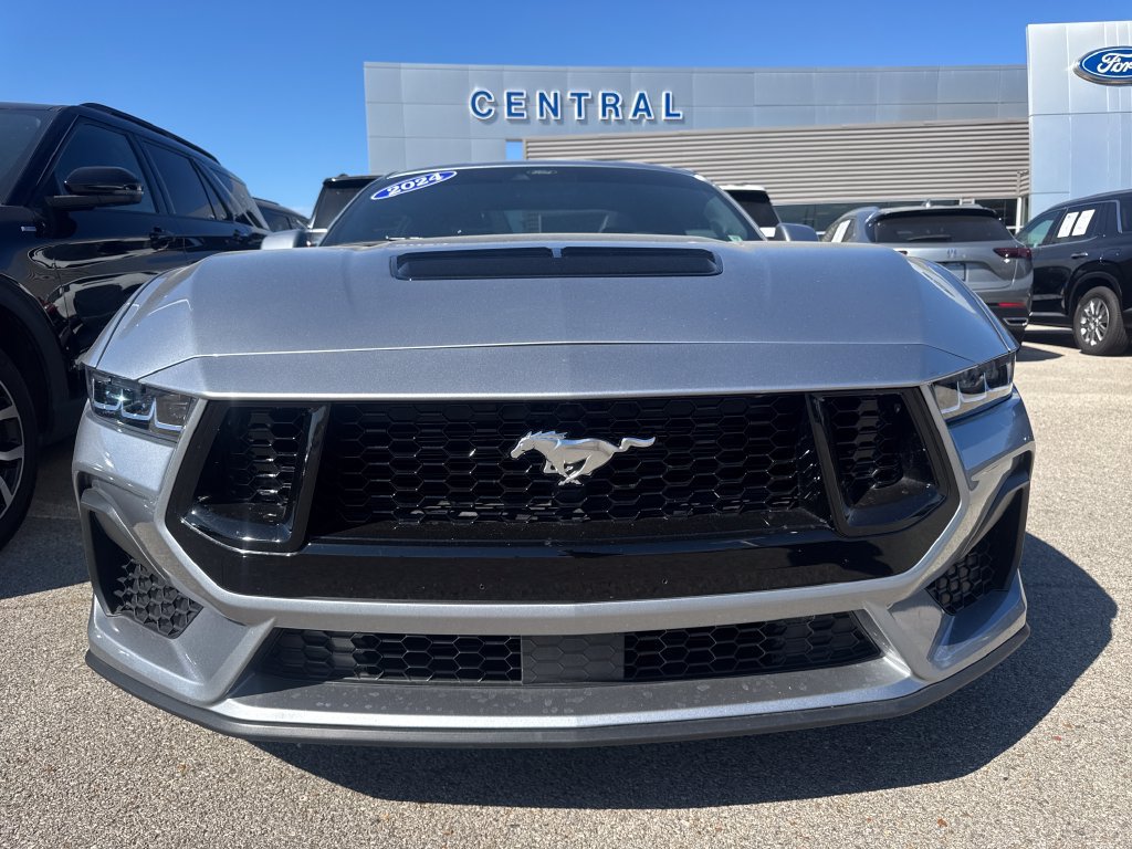 Used 2024 Ford Mustang GT RWD image 2