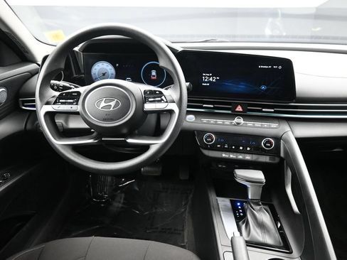 Certified 2024 Hyundai Elantra SEL FWD image 19
