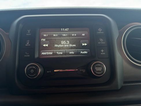 Used 2018 Jeep Wrangler Unlimited Sport S image 21