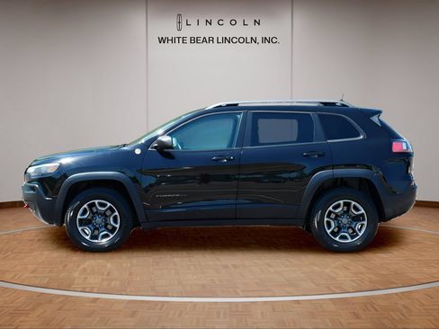Used 2019 Jeep Cherokee Trailhawk w/ Cold Weather Group AWD/4WD image 8