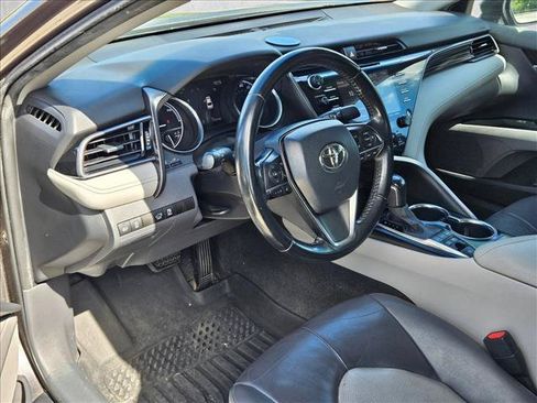 Used 2020 Toyota Camry XLE FWD image 9