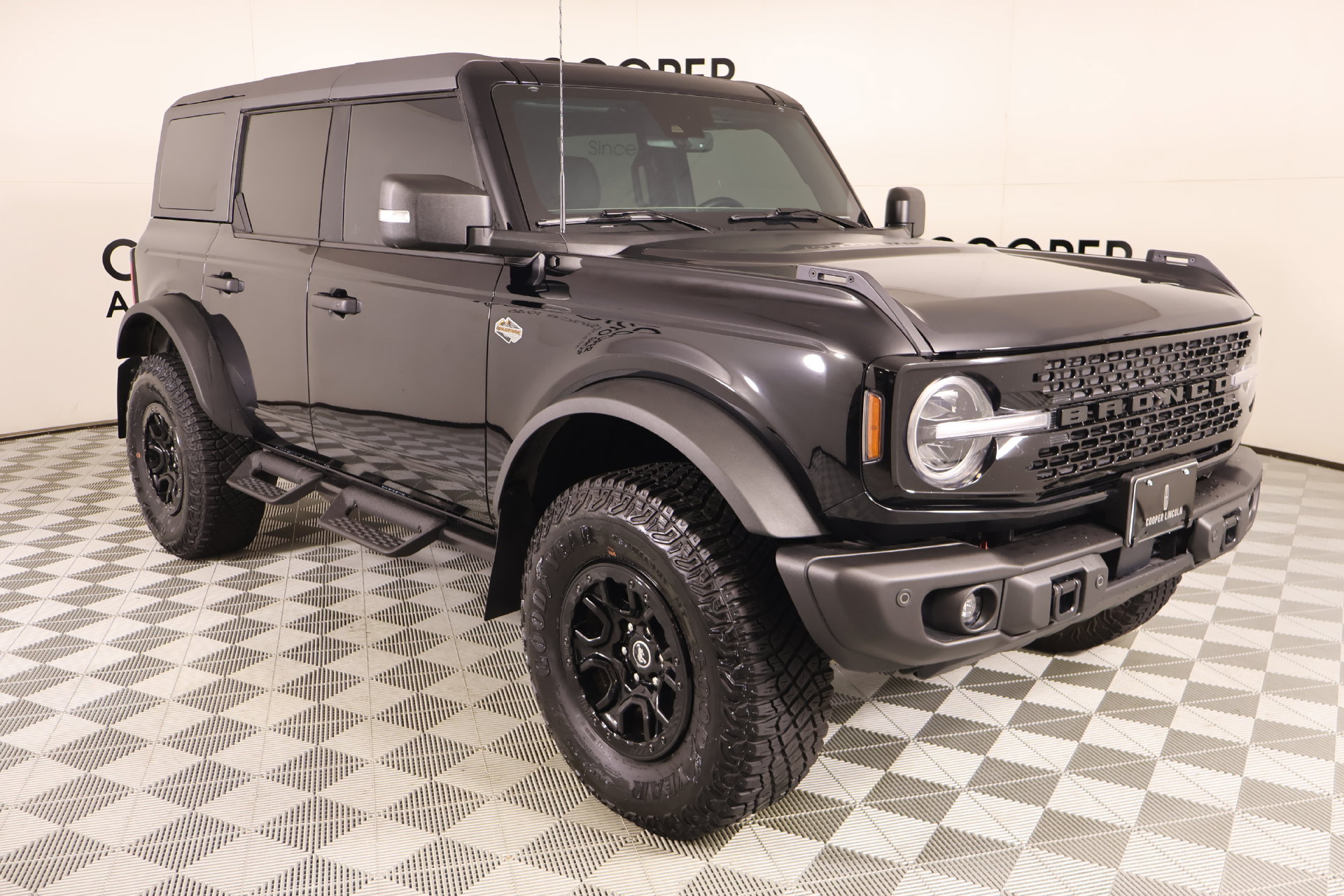 Used 2023 Ford Bronco Wildtrak AWD/4WD image 1
