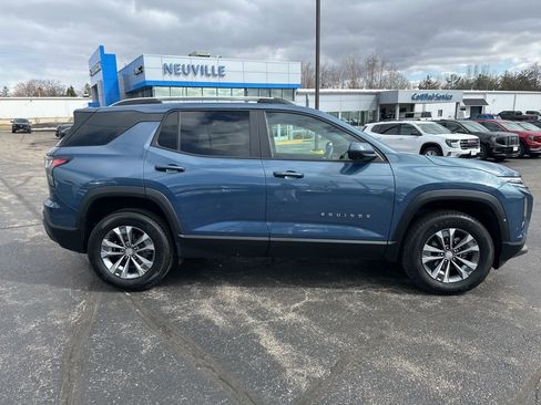 Used 2025 Chevrolet Equinox LT w/ Convenience Package II image 2