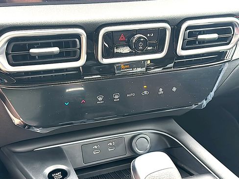 New 2026 Nissan Sentra SR w/ Floor Mat Package FWD image 23