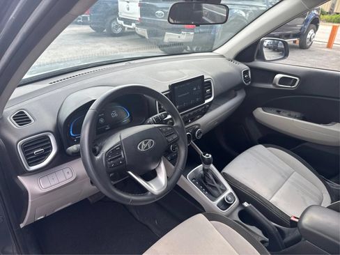 Used 2025 Hyundai Venue SEL FWD image 26