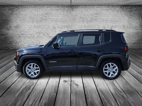 Used 2018 Jeep Renegade Latitude FWD image 2