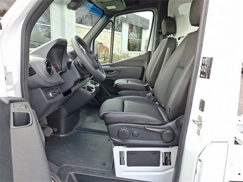 Used 2024 Mercedes-Benz Sprinter 4500 image 14