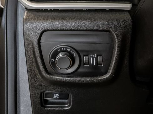 Used 2024 Jeep Grand Cherokee Altitude AWD/4WD image 12