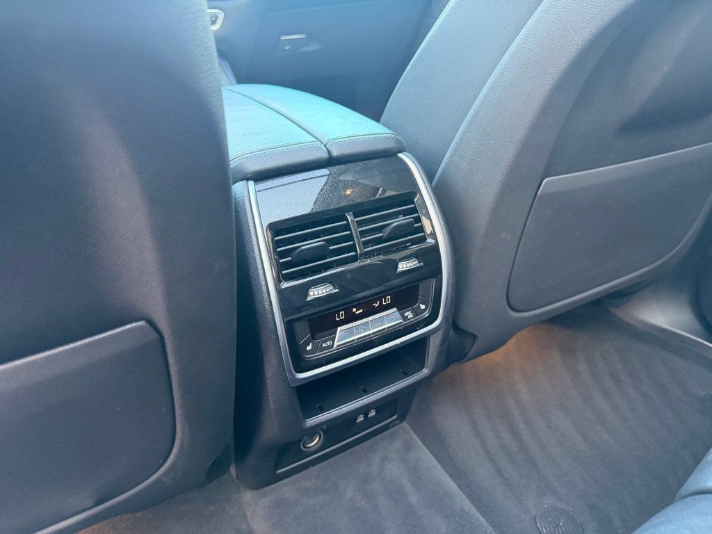 Used 2020 BMW X7 xDrive40i w/ Premium Package AWD/4WD image 25