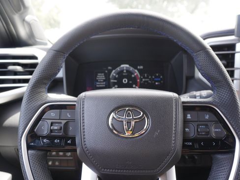 Used 2025 Toyota Sequoia 4WD image 29