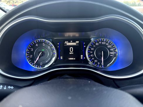 Used 2015 Chrysler 200 Limited w/ Convenience Group image 19