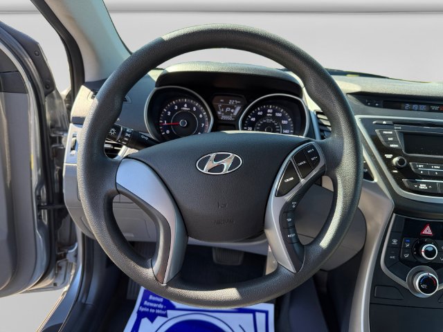 Used 2015 Hyundai Elantra SE FWD image 13