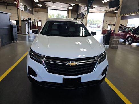 Used 2023 Chevrolet Equinox LS FWD image 2