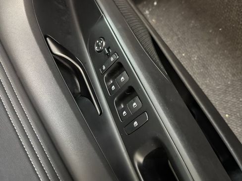 Used 2025 Hyundai Elantra SEL FWD image 13